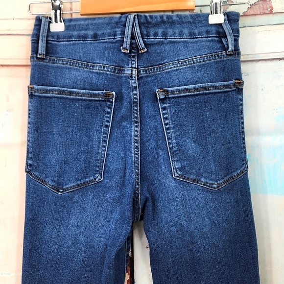 Good American Good Waist Raw Hem Skinny Jeans - Picture 5 of 8